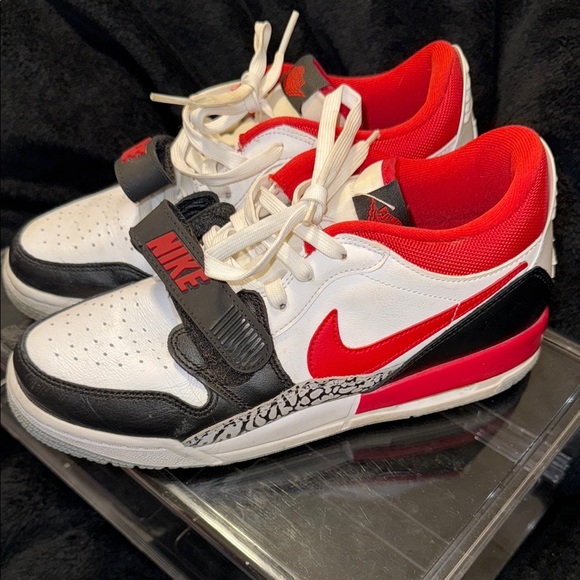 Nike Red and Black Sneakers Classic Low-Top Design - Picture 2 of 13